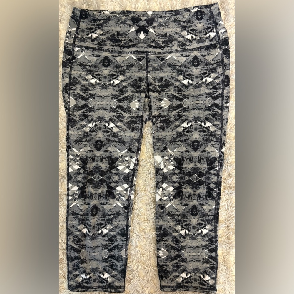 Athleta Cosmic Chaturanga cropped leggings